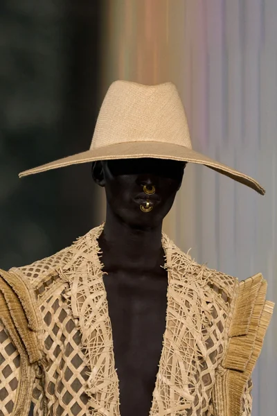Look 15